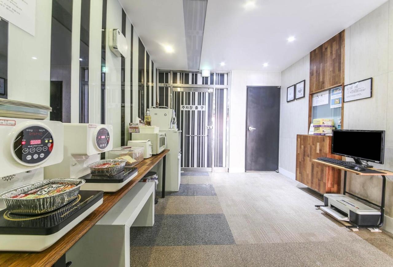 9 To 9 Motel Gimhae Exterior foto